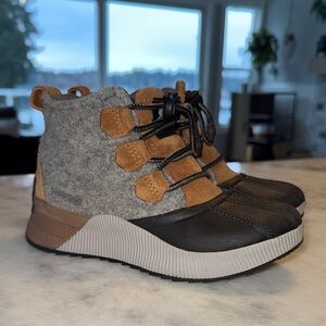 Sorel Kids Boots in Gray and Brown